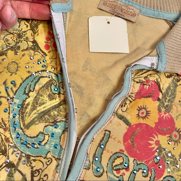 NWT! Skinny Minnie vintage top with sweater type collar - Picture 2 of 13